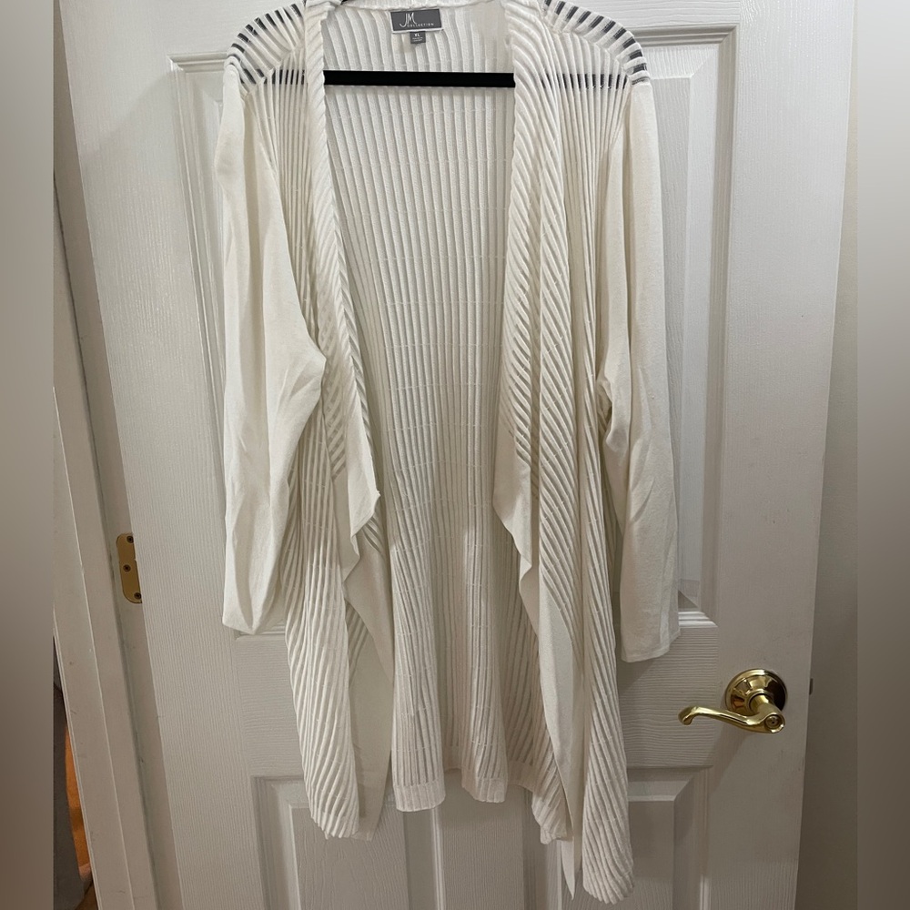 Women’s sweater, no buttons